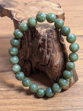 Xiuyan Jade 8.5mm Crystal Bracelet